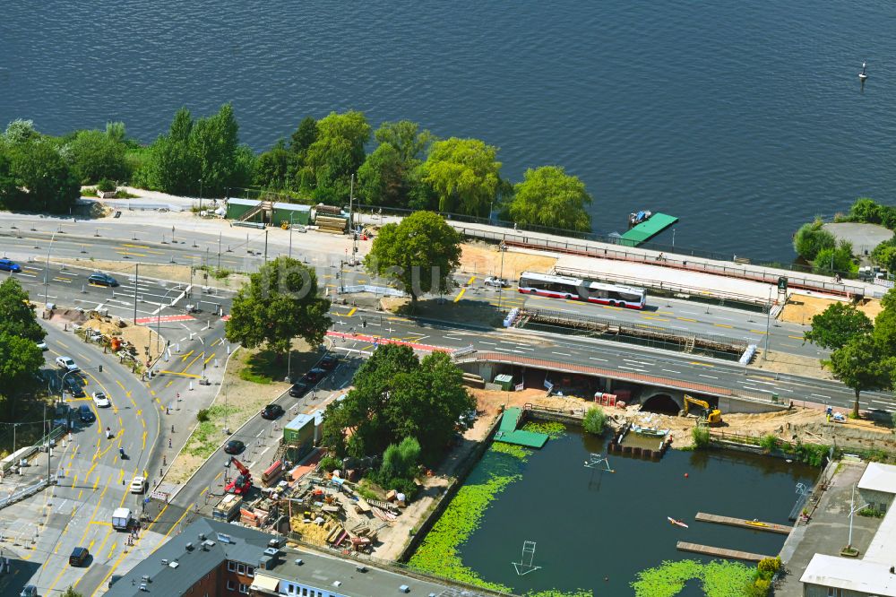 Hamburg von oben - Baustelle zu Sanierungsarbeiten am Straßen- Brückenbauwerk Hohenfelder Brücken in Hamburg, Deutschland