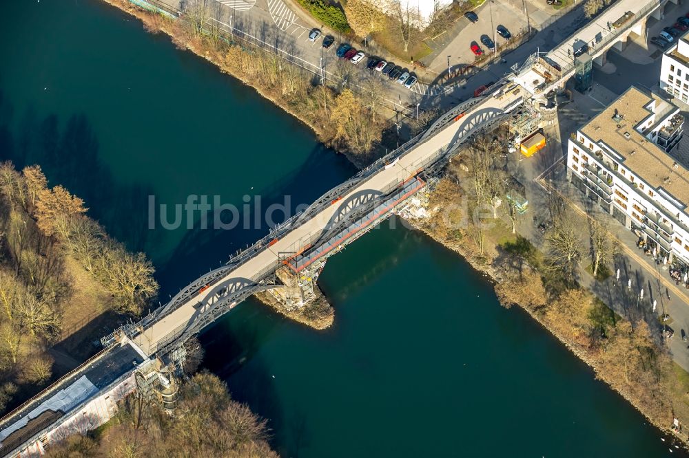 Luftaufnahme Mülheim an der Ruhr - Baustelle zu Sanierungsarbeiten am Straßen- Brückenbauwerk am Radschnellweg in Mülheim an der Ruhr im Bundesland Nordrhein-Westfalen, Deutschland