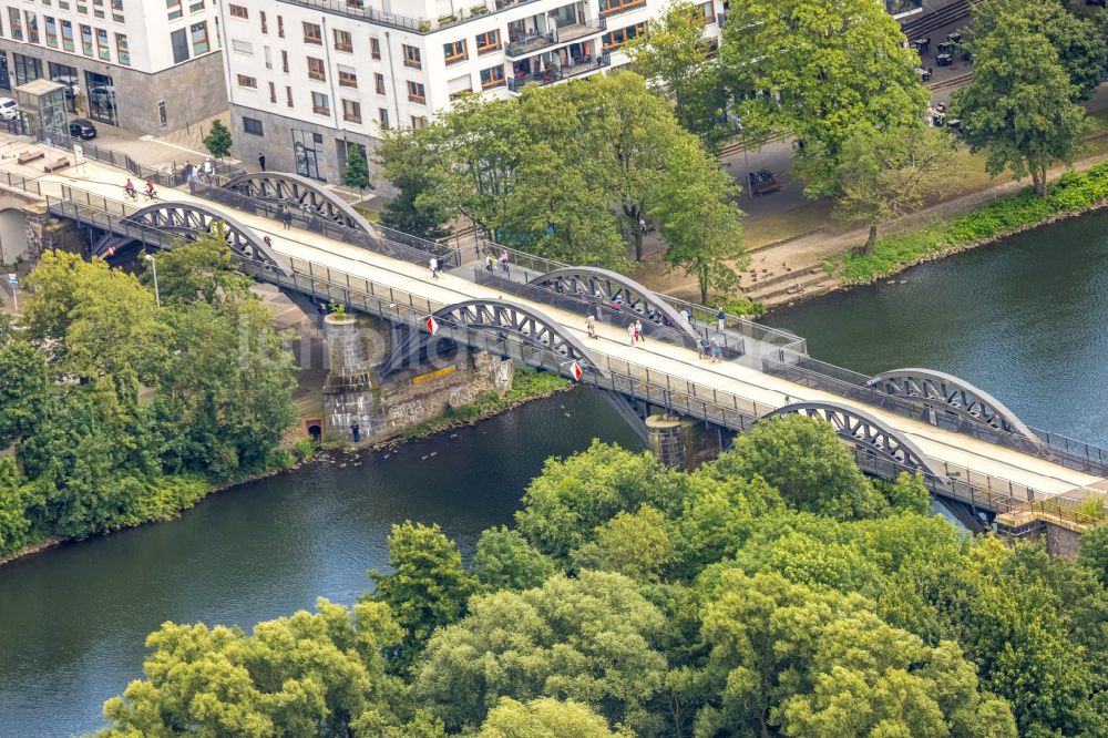 Luftaufnahme Mülheim an der Ruhr - Baustelle zu Sanierungsarbeiten am Straßen- Brückenbauwerk am Radschnellweg in Mülheim an der Ruhr im Bundesland Nordrhein-Westfalen, Deutschland