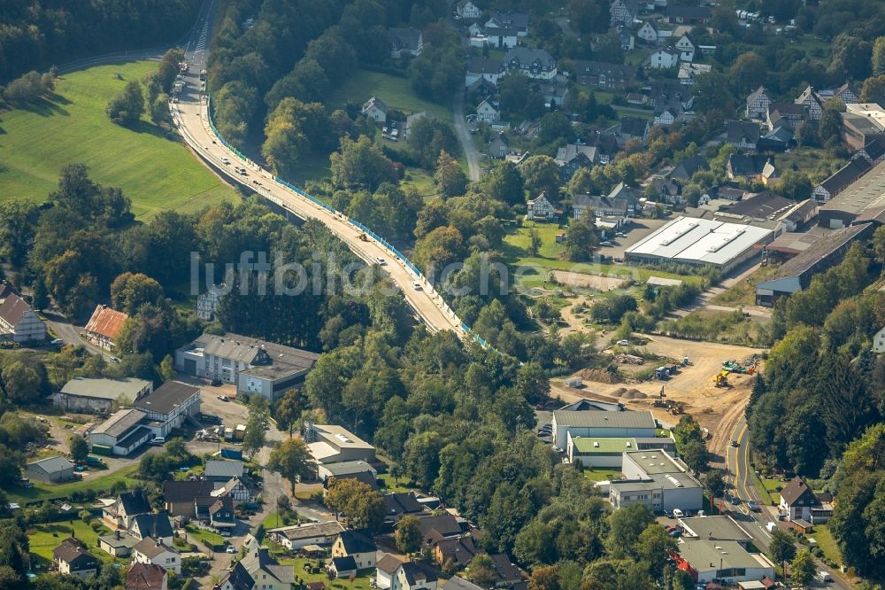 Hilchenbach von oben - Baustelle zu Sanierungsarbeiten am Straßen- Brückenbauwerk Talbrücke Allenbach in Hilchenbach im Bundesland Nordrhein-Westfalen, Deutschland