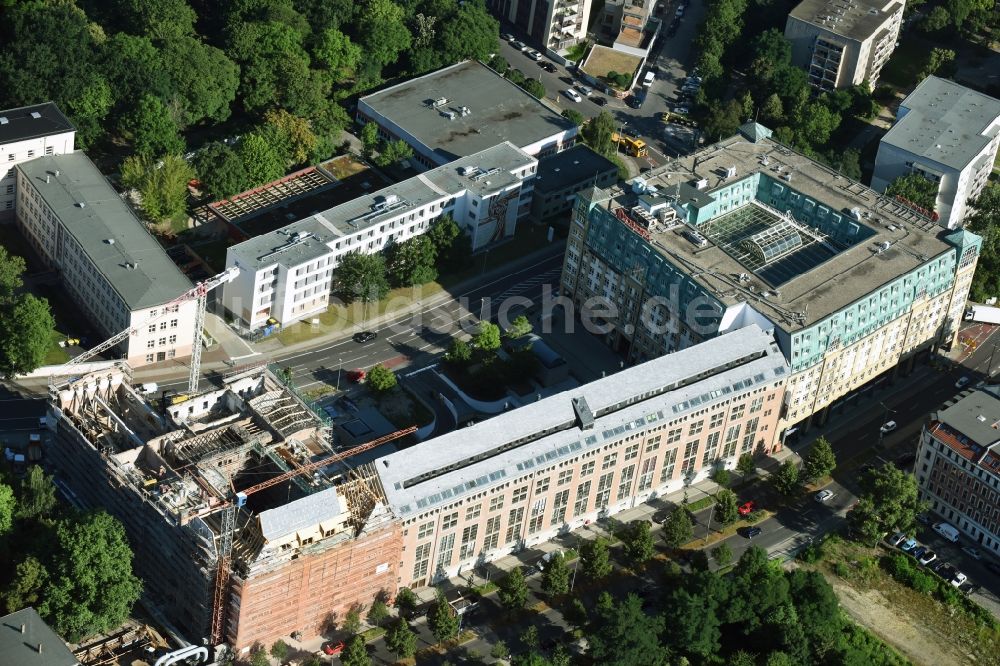 Leipzig von oben - Baustelle zu Sanierungsarbeiten und zur Rekonstruktion des Bugra-Messehaus im Graphischen Viertel in Leipzig im Bundesland Sachsen