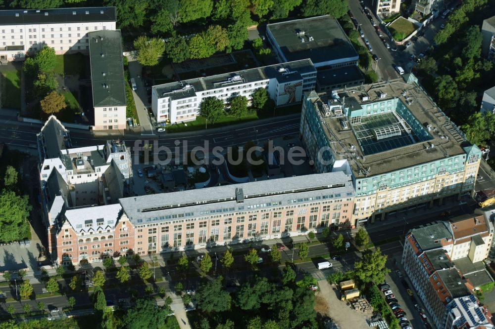 Leipzig aus der Vogelperspektive: Baustelle zu Sanierungsarbeiten und zur Rekonstruktion des Bugra-Messehaus im Graphischen Viertel in Leipzig im Bundesland Sachsen