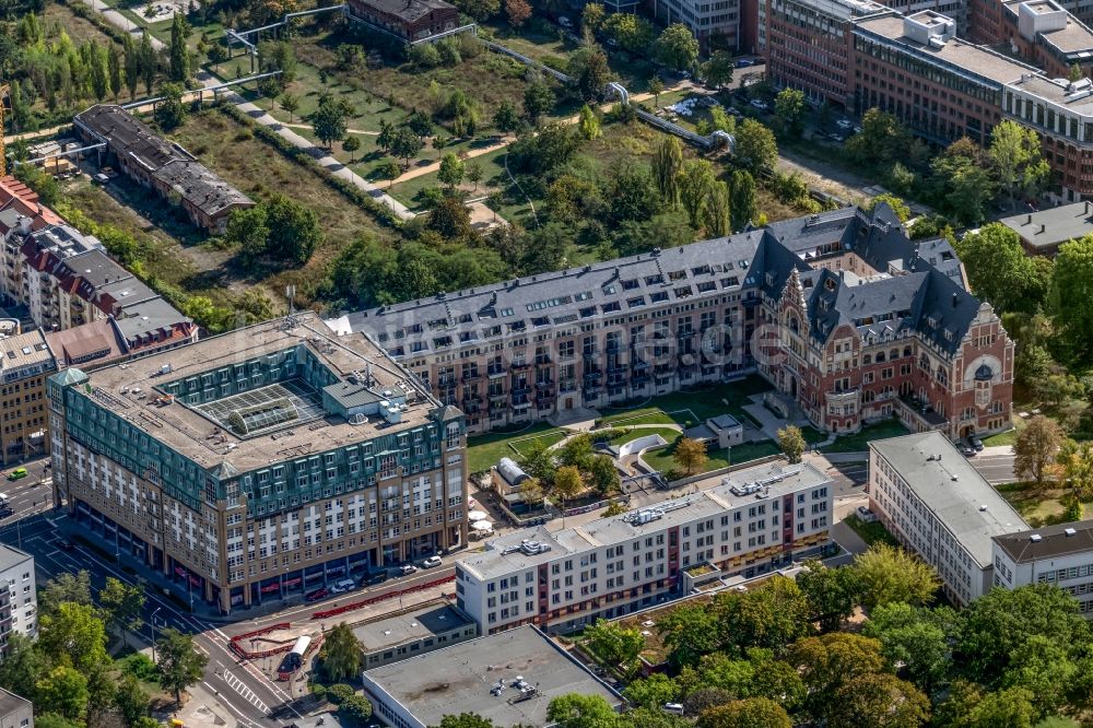 Leipzig aus der Vogelperspektive: Baustelle zu Sanierungsarbeiten und zur Rekonstruktion des Bugra-Messehaus im Graphischen Viertel in Leipzig im Bundesland Sachsen