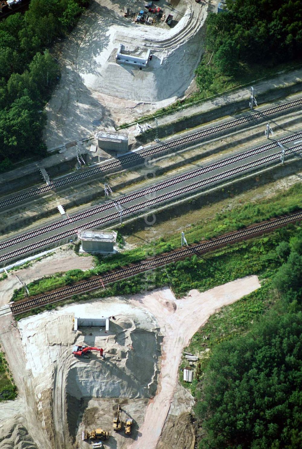 Ludwigsfelde aus der Vogelperspektive: Baustelle Schienenübergang der Anhalter Bahn - Ludwigsfelde (Brandenburg)