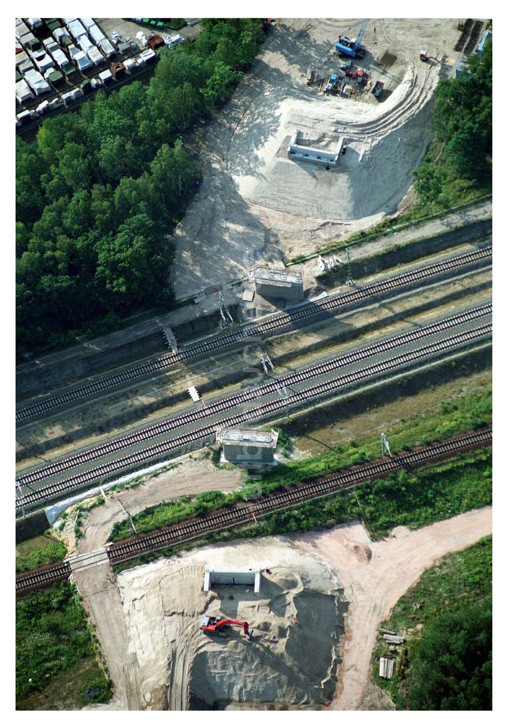 Luftaufnahme Ludwigsfelde/ Genshagener Heide (Brandenburg) - Baustelle Schienenübergang der Anhalter Bahn - Ludwigsfelde (Brandenburg)