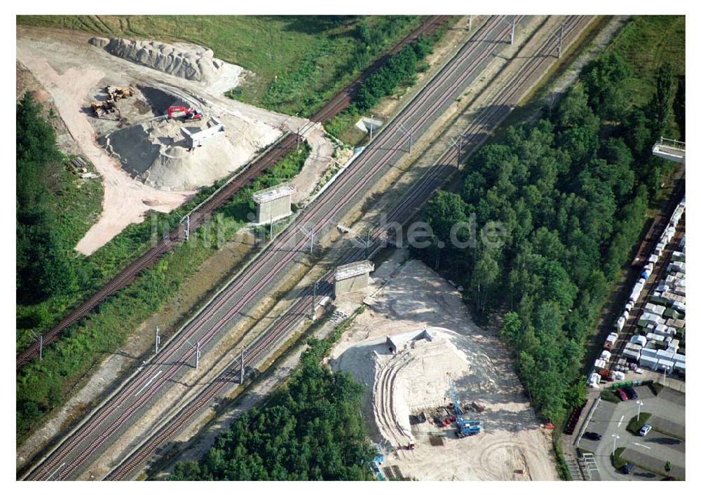 Luftaufnahme Ludwigsfelde/ Genshagener Heide (Brandenburg) - Baustelle Schienenübergang der Anhalter Bahn - Ludwigsfelde (Brandenburg)