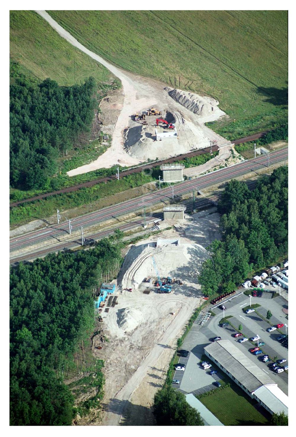 Ludwigsfelde/ Genshagener Heide (Brandenburg) von oben - Baustelle Schienenübergang der Anhalter Bahn - Ludwigsfelde (Brandenburg)