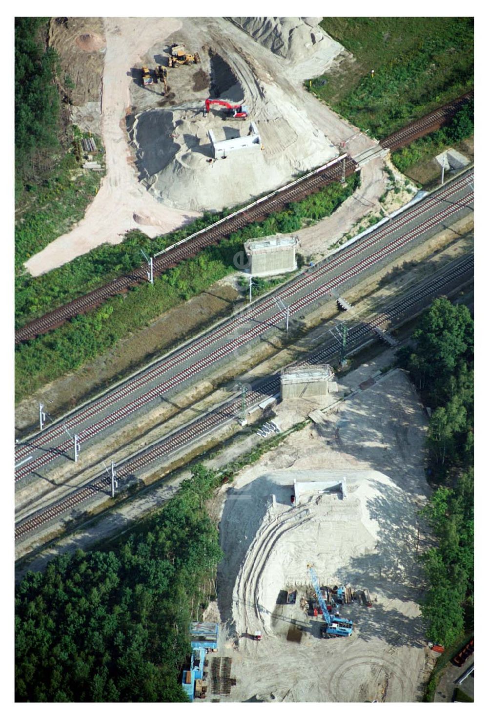 Luftbild Ludwigsfelde/ Genshagener Heide (Brandenburg) - Baustelle Schienenübergang der Anhalter Bahn - Ludwigsfelde (Brandenburg)