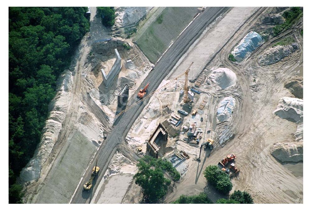 Luftaufnahme Ludwigsfelde/ Genshagener Heide (Brandenburg) - Baustelle Schienenübergang der Anhalter Bahn - Ludwigsfelde (Brandenburg)