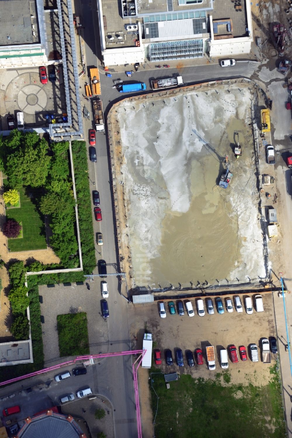 Luftaufnahme Berlin - Baustelle auf dem Schinkelplatz im Stadtbezirk Mitte von Berlin