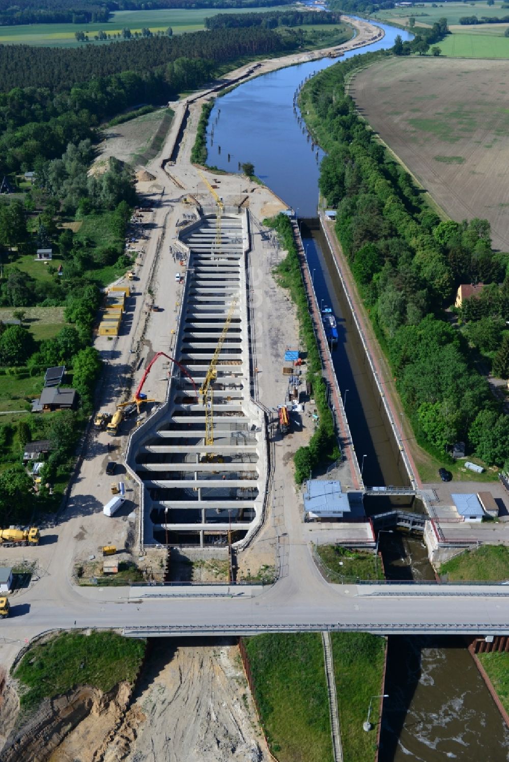 Zerben, Elbe-Parey aus der Vogelperspektive: Baustelle Schleuse Zerben und Zerbener Brücke am Elbe-Havel-Kanal im Bundesland Sachsen-Anhalt