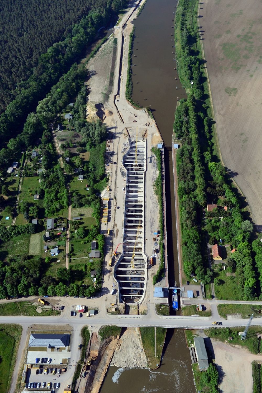 Zerben, Elbe-Parey aus der Vogelperspektive: Baustelle Schleuse Zerben und Zerbener Brücke am Elbe-Havel-Kanal im Bundesland Sachsen-Anhalt