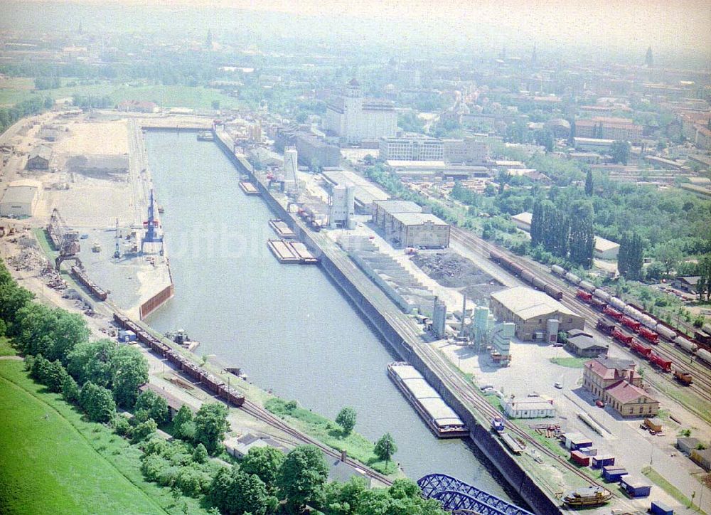 Luftbild Dresden / Sachs. - Baustelle der Sächsischen Binnenhafen Oberelbe GmbH an der Magdeburger Straße 58 in 01067 DRESDEN (tel.: 0351-49820).