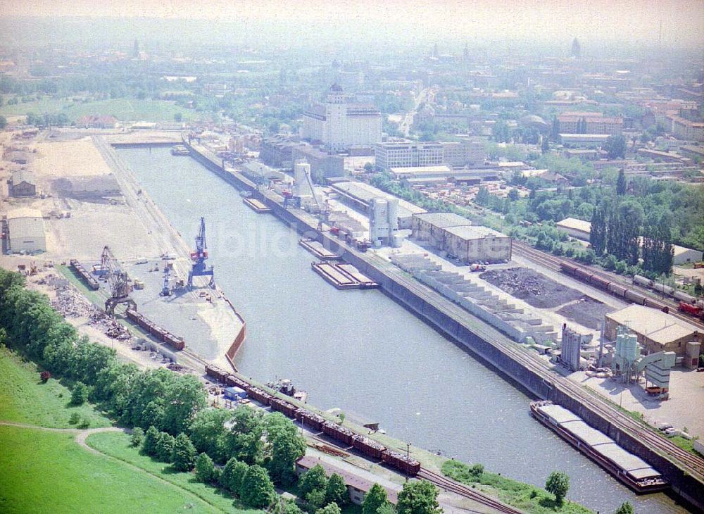 Luftaufnahme Dresden / Sachs. - Baustelle der Sächsischen Binnenhafen Oberelbe GmbH an der Magdeburger Straße 58 in 01067 DRESDEN (tel.: 0351-49820).