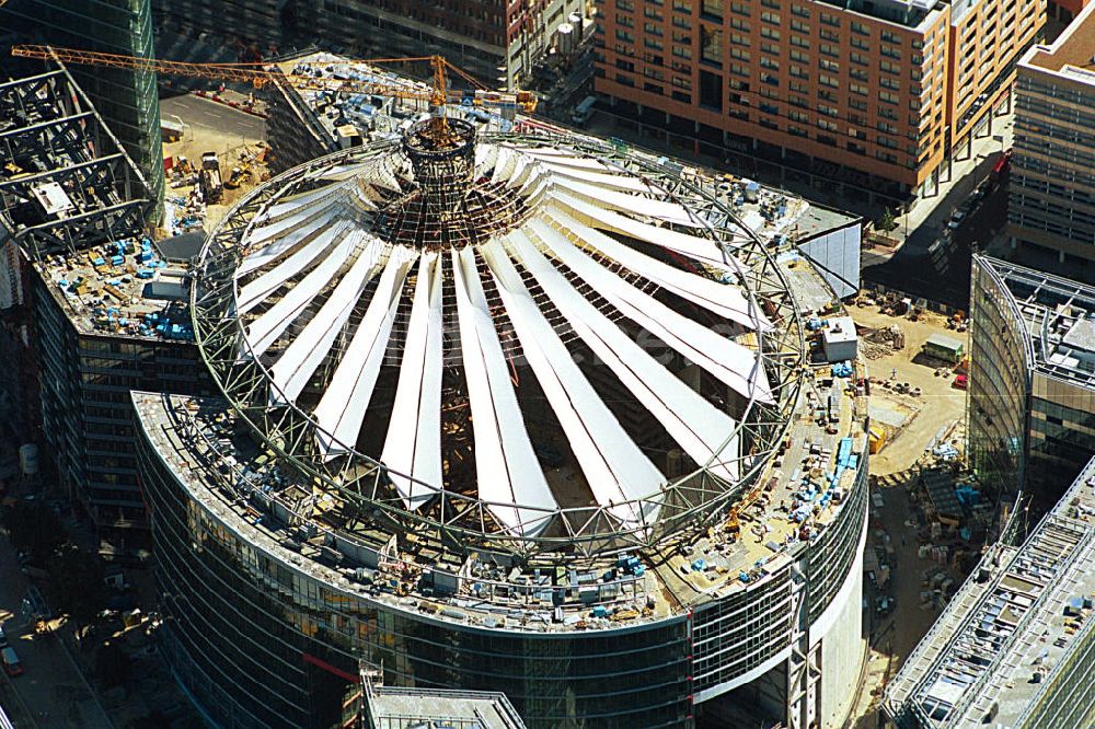 Berlin Mitte aus der Vogelperspektive: Baustelle des Sony - Center am Potsdamer Platz in Berlin-Mitte