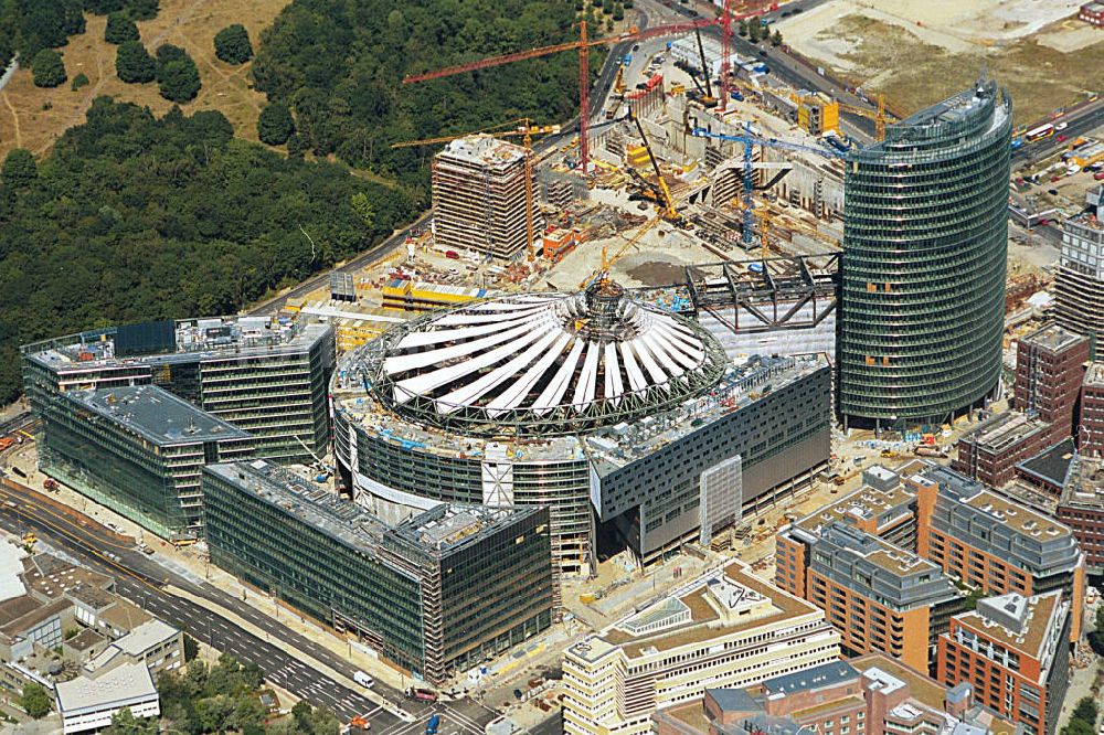 Berlin Mitte aus der Vogelperspektive: Baustelle des Sony - Center am Potsdamer Platz in Berlin-Mitte