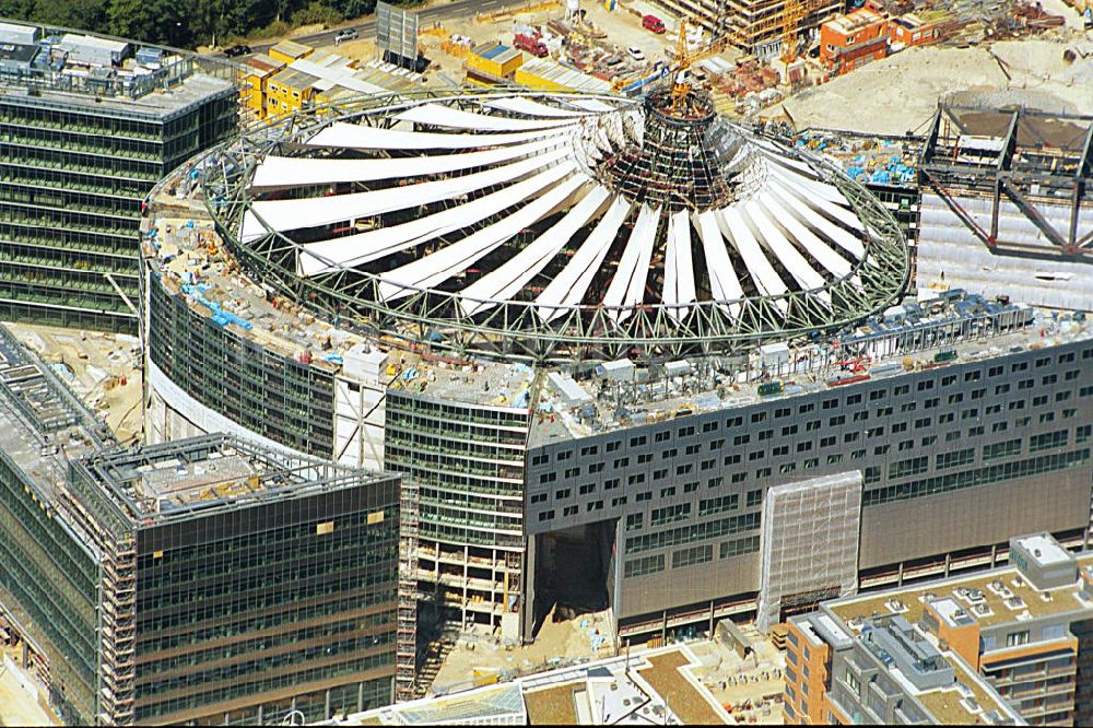 Luftaufnahme Berlin Mitte - Baustelle des Sony - Center am Potsdamer Platz in Berlin-Mitte