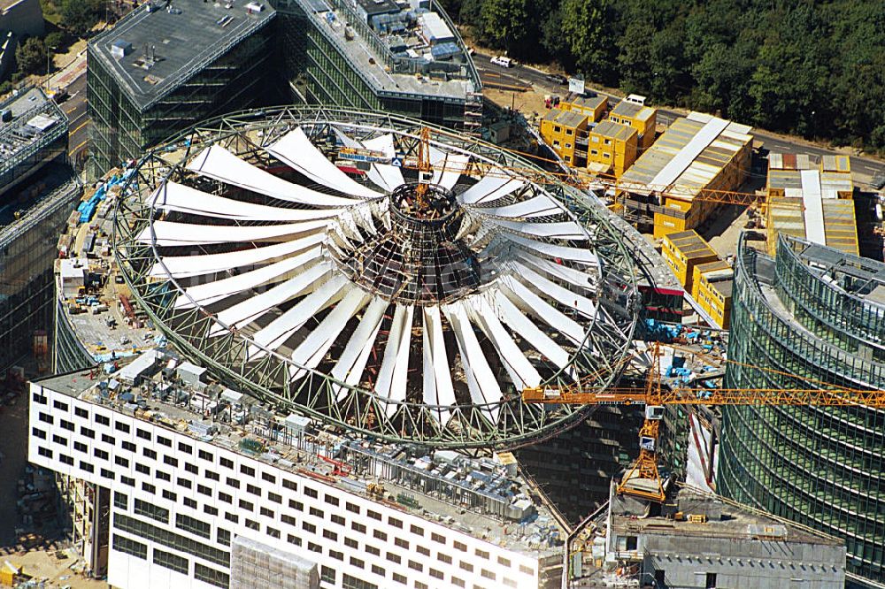 Berlin Mitte aus der Vogelperspektive: Baustelle des Sony - Center am Potsdamer Platz in Berlin-Mitte