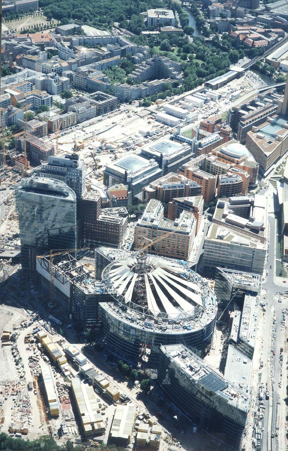 Luftaufnahme Berlin - Tiergarten - Baustelle SONY-Center am Potsdamer Platz in Berlin-Tiergarten.