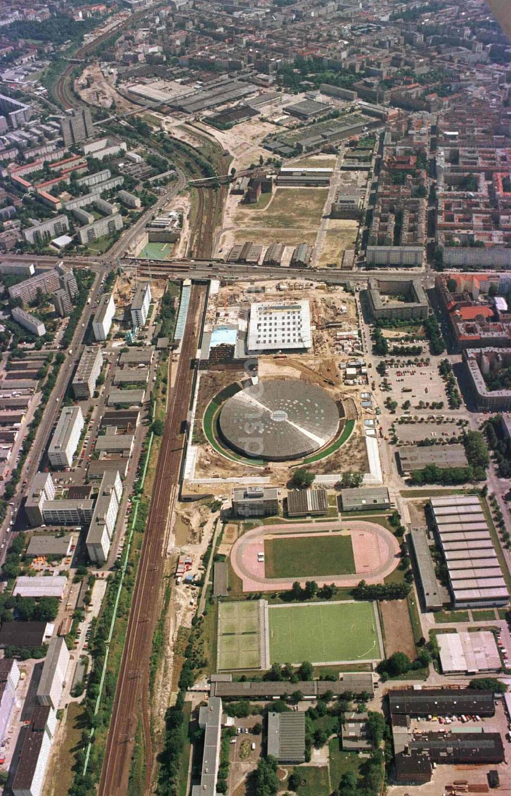 Berlin - Friedrichshain aus der Vogelperspektive: Baustelle Sportkomplex an der Landsberger Allee (OSB SSB GmbH).