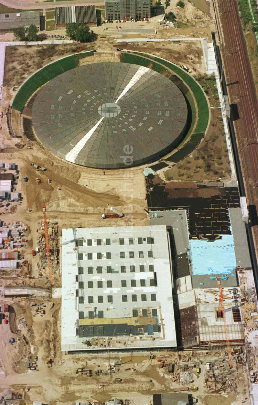 Berlin - Friedrichshain von oben - Baustelle Sportkomplex an der Landsberger Allee (OSB SSB GmbH).