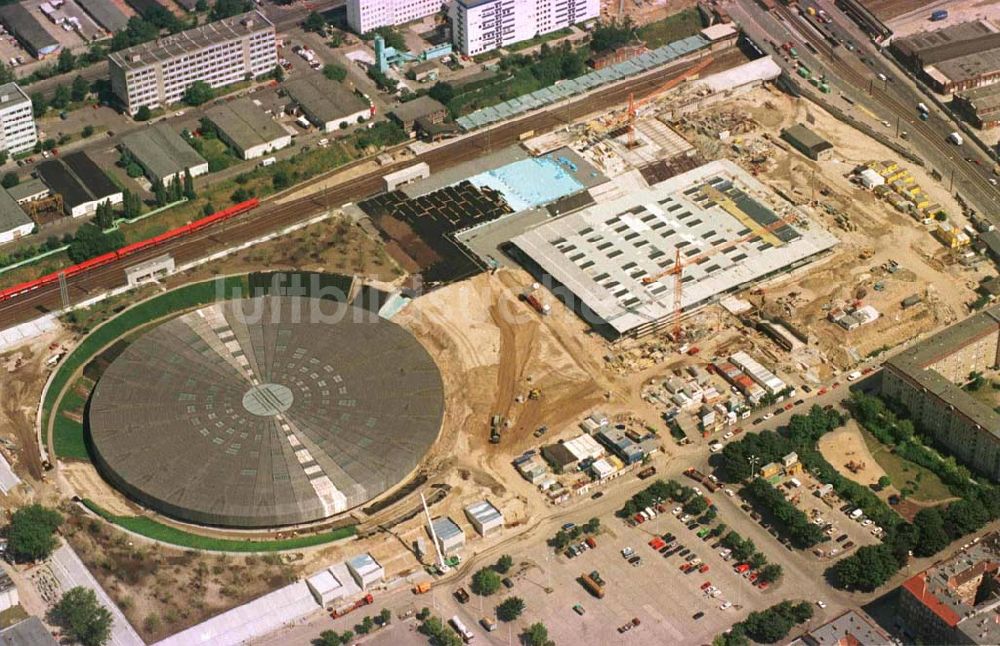 Berlin - Friedrichshain aus der Vogelperspektive: Baustelle Sportkomplex an der Landsberger Allee (OSB SSB GmbH).