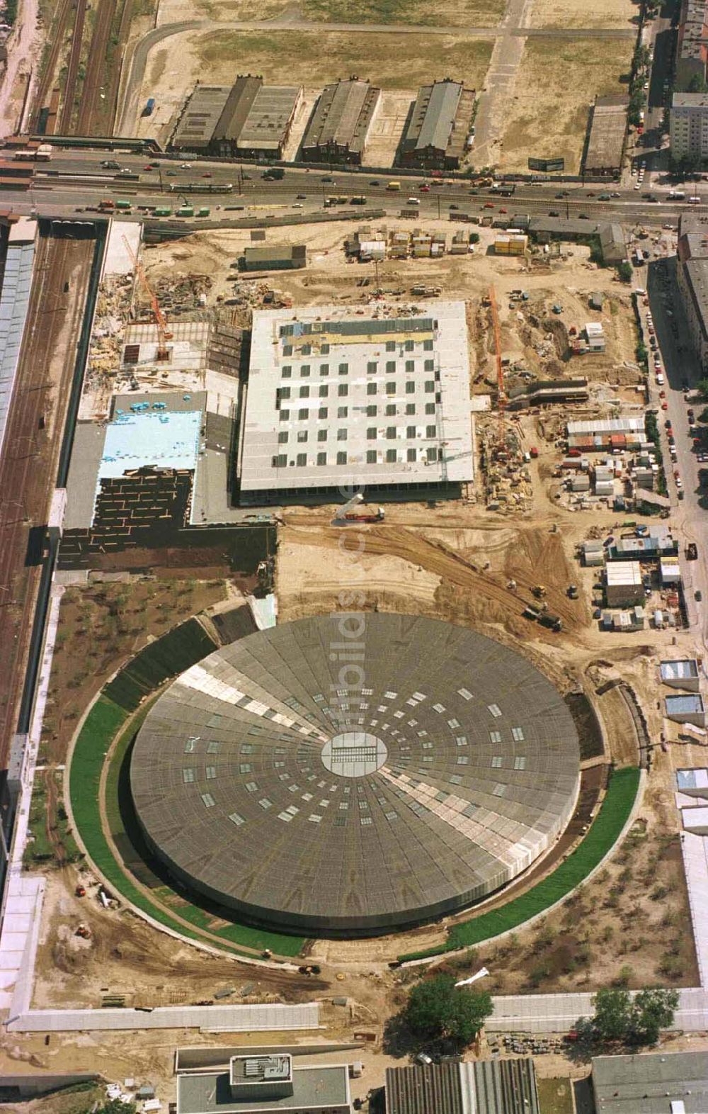 Luftbild Berlin - Friedrichshain - Baustelle Sportkomplex an der Landsberger Allee (OSB SSB GmbH).