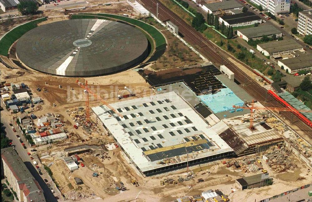 Berlin - Friedrichshain aus der Vogelperspektive: Baustelle Sportkomplex an der Landsberger Allee (OSB SSB GmbH).