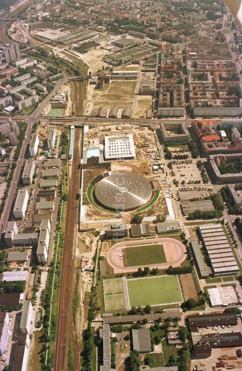 Luftbild Berlin - Friedrichshain - Baustelle Sportkomplex an der Landsberger Allee (OSB SSB GmbH).