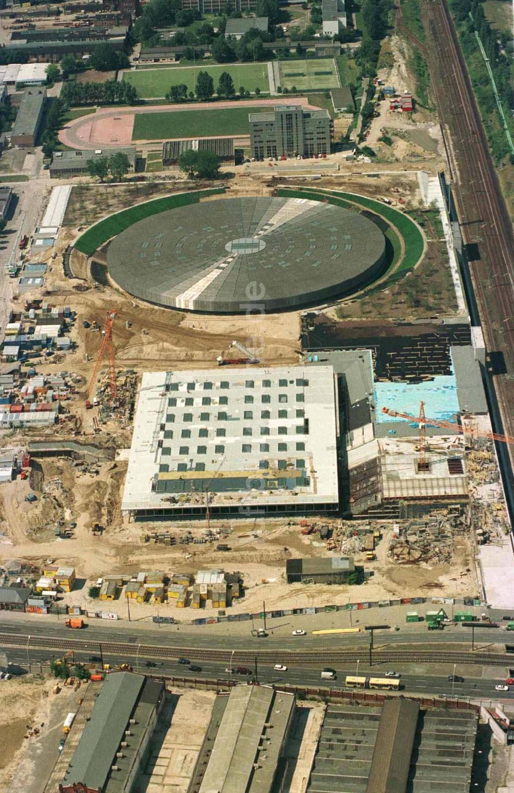 Luftbild Berlin - Friedrichshain - Baustelle Sportkomplex an der Landsberger Allee (OSB SSB GmbH).