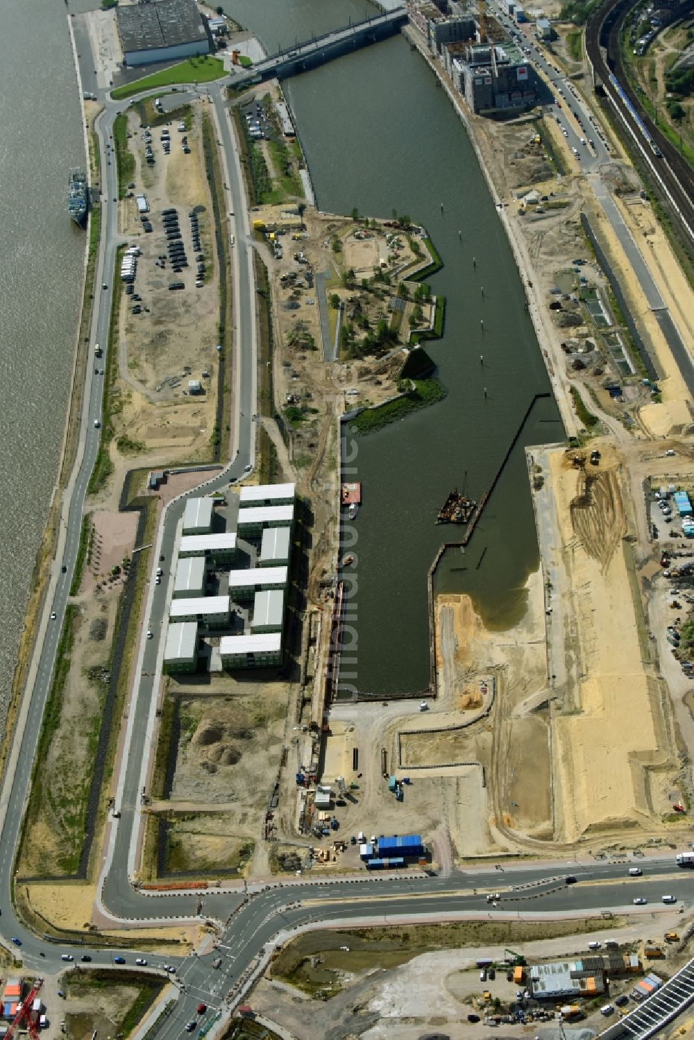 Luftbild Hamburg - Baustelle des Stadtentwicklungsgebietes Baakenhafen an der Elbe in Hamburg