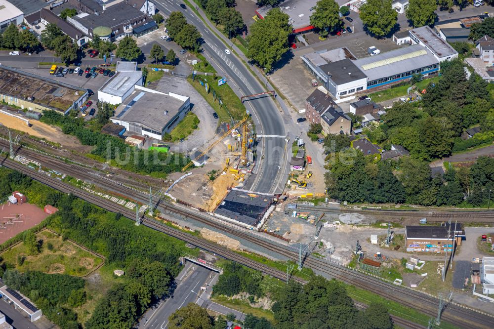 Luftaufnahme Dinslaken - Baustelle des Straßenverlaufes Tunnel und Straßenbauarbeiten an der Willy-Brandt-Straße Bundesstraße B8 und Bahnlinie in Dinslaken im Bundesland Nordrhein-Westfalen, Deutschland