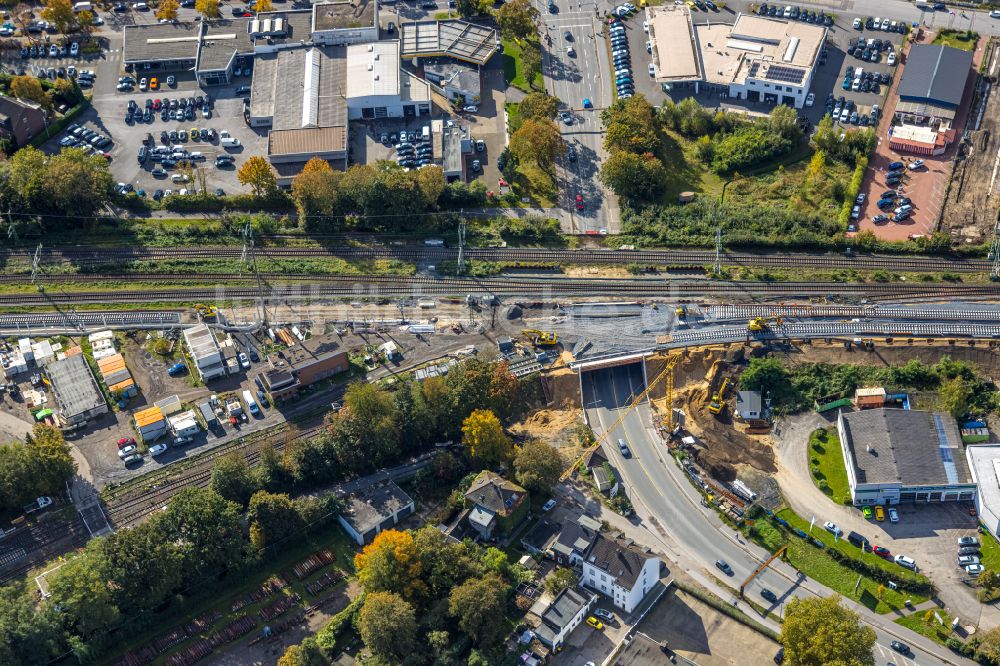 Luftbild Dinslaken - Baustelle des Straßenverlaufes Tunnel und Straßenbauarbeiten an der Willy-Brandt-Straße Bundesstraße B8 und Bahnlinie in Dinslaken im Bundesland Nordrhein-Westfalen, Deutschland