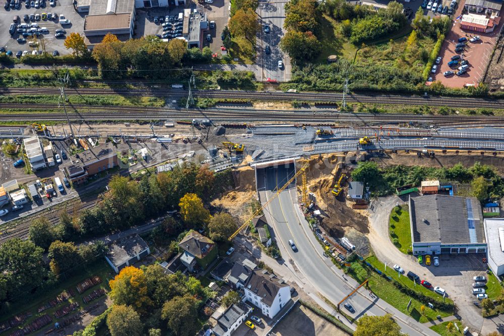 Luftaufnahme Dinslaken - Baustelle des Straßenverlaufes Tunnel und Straßenbauarbeiten an der Willy-Brandt-Straße Bundesstraße B8 und Bahnlinie in Dinslaken im Bundesland Nordrhein-Westfalen, Deutschland