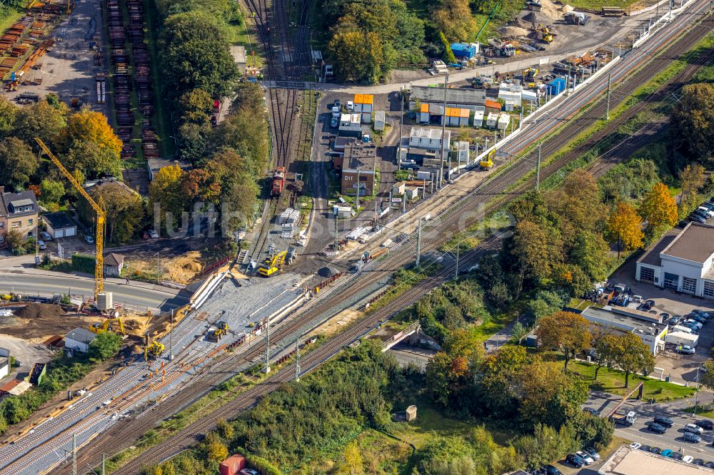 Dinslaken von oben - Baustelle des Straßenverlaufes Tunnel und Straßenbauarbeiten an der Willy-Brandt-Straße Bundesstraße B8 und Bahnlinie in Dinslaken im Bundesland Nordrhein-Westfalen, Deutschland