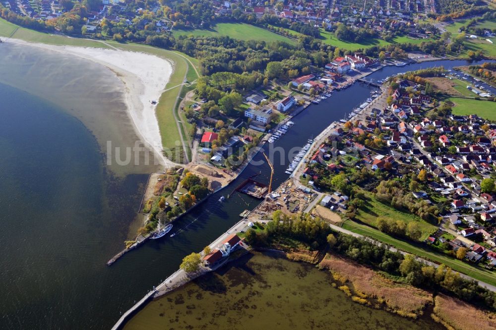 Luftbild Greifswald - Baustelle des Sturmflutsperrwerks in der Ryck am Bodden in Greifswald im Bundesland Mecklenburg-Vorpommern