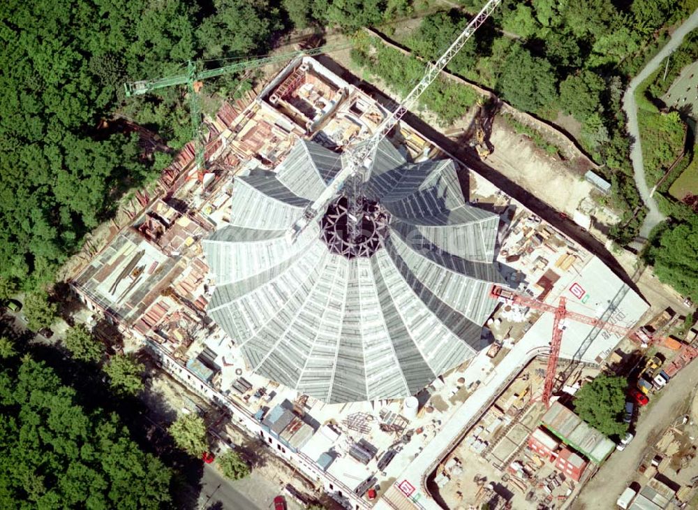 Luftaufnahme Berlin - Kreuzberg - Baustelle des Tempodroms an Anhalter Bahnhof in Berlin - Kreuzberg.