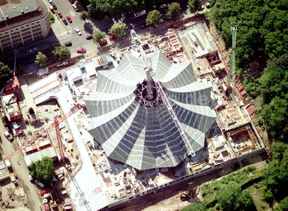 Luftbild Berlin - Kreuzberg - Baustelle des Tempodroms an Anhalter Bahnhof in Berlin - Kreuzberg.