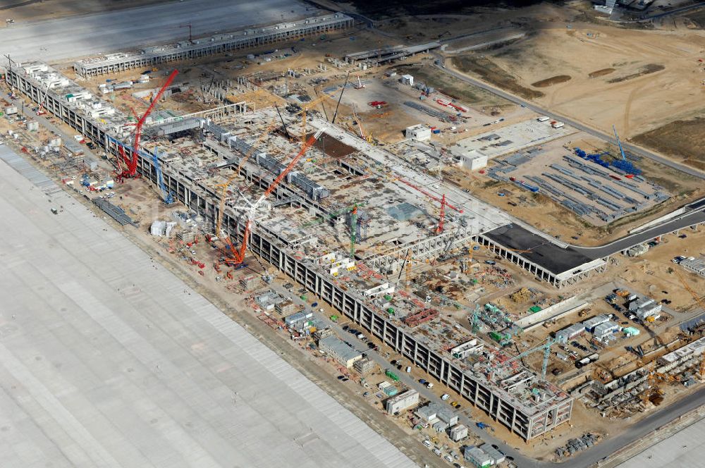 Luftaufnahme Schönefeld - Baustelle Terminal und Bahnhof BBI (SXF) Flughafen Berlin-Schönefeld