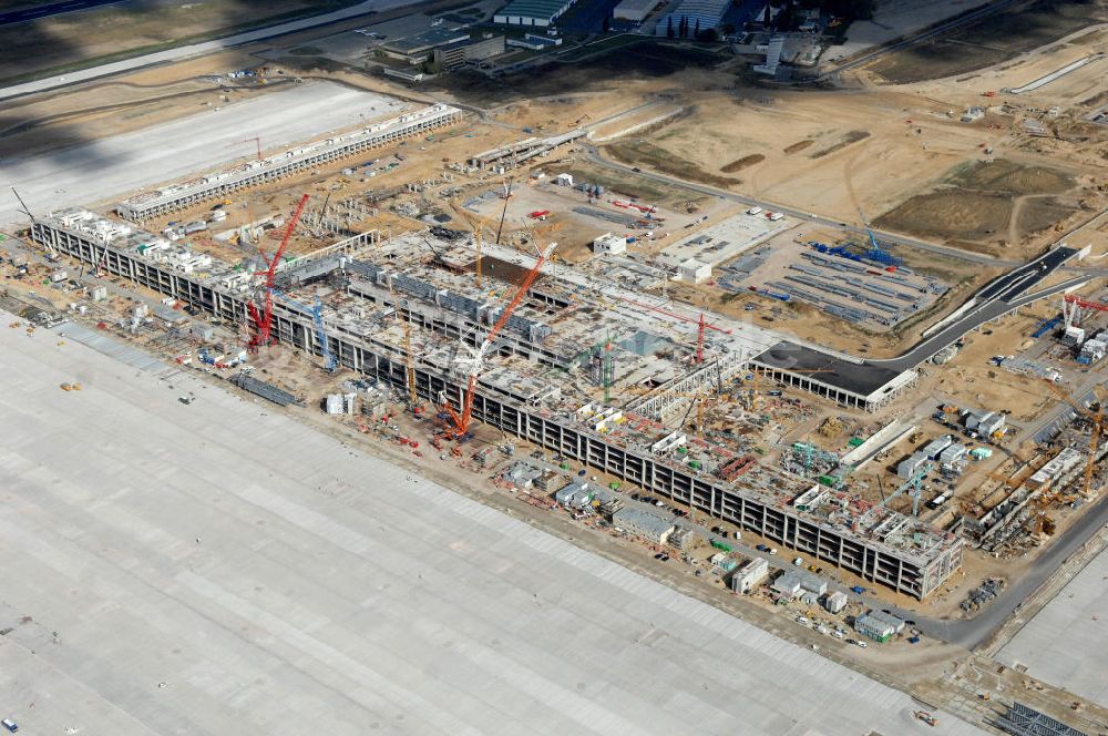 Luftaufnahme Schönefeld - Baustelle Terminal und Bahnhof BBI (SXF) Flughafen Berlin-Schönefeld