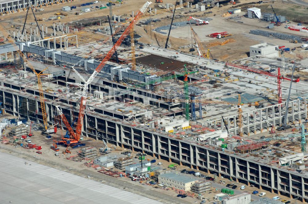 Luftaufnahme Schönefeld - Baustelle Terminal und Bahnhof BBI (SXF) Flughafen Berlin-Schönefeld