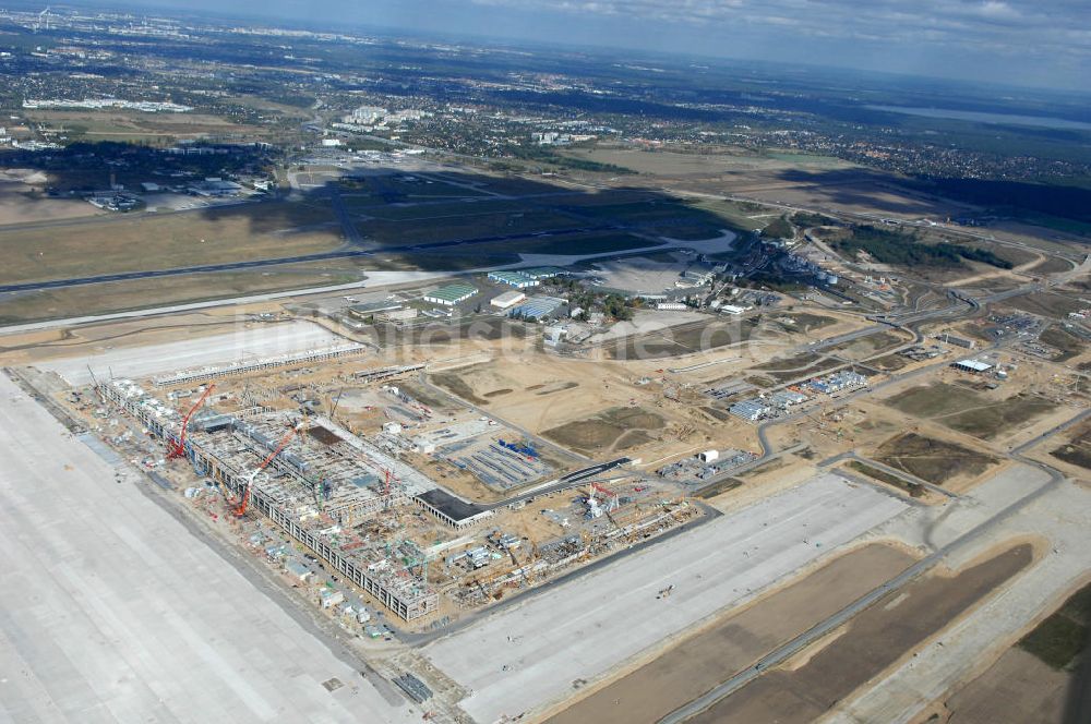 Schönefeld von oben - Baustelle Terminal und Bahnhof BBI (SXF) Flughafen Berlin-Schönefeld