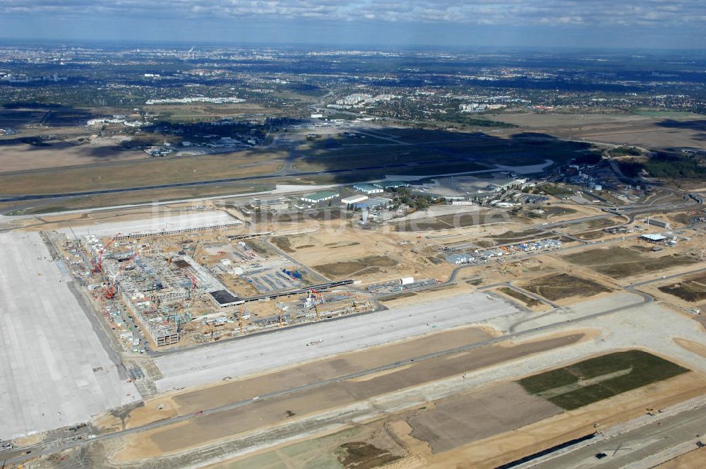 Luftbild Schönefeld - Baustelle Terminal und Bahnhof BBI (SXF) Flughafen Berlin-Schönefeld