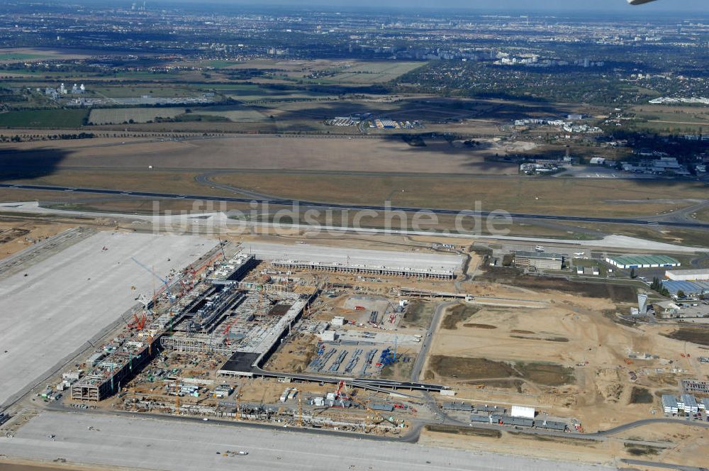 Luftbild Schönefeld - Baustelle Terminal und Bahnhof BBI (SXF) Flughafen Berlin-Schönefeld