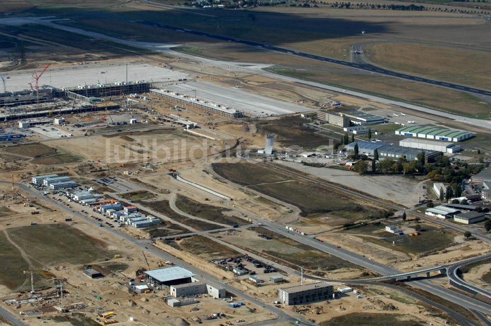 Luftaufnahme Schönefeld - Baustelle Terminal und Bahnhof BBI (SXF) Flughafen Berlin-Schönefeld