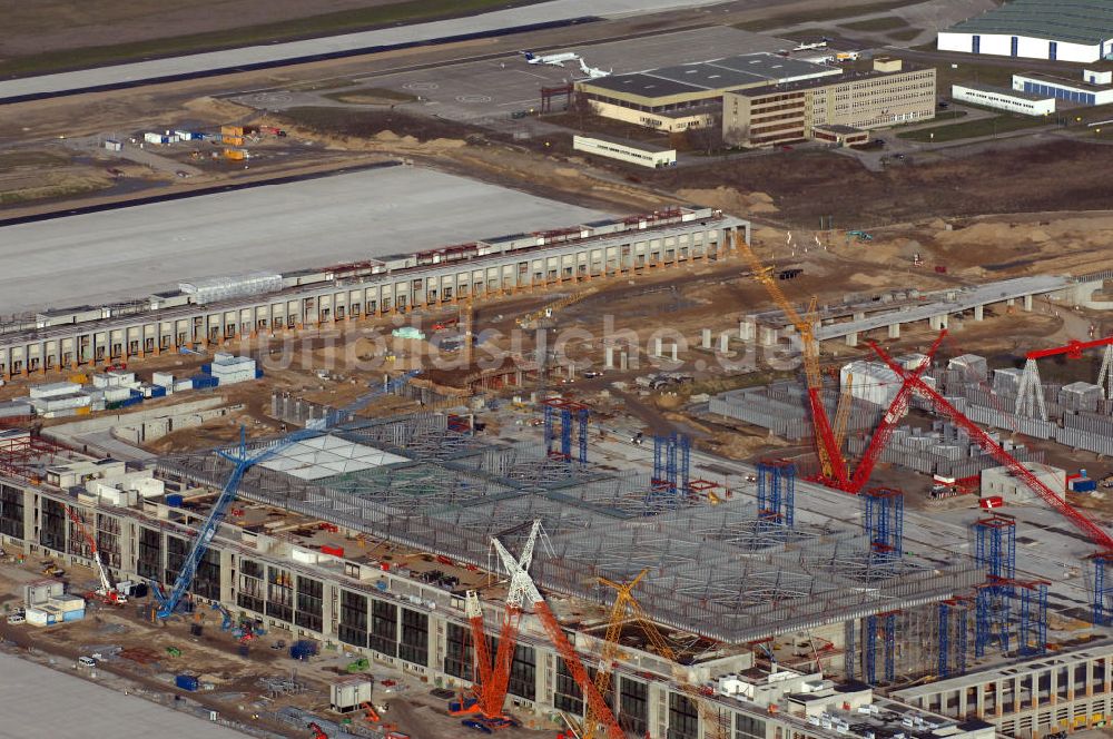 Luftaufnahme Schönefeld - Baustelle Terminal und Bahnhof BBI (SXF) Flughafen Berlin-Schönefeld