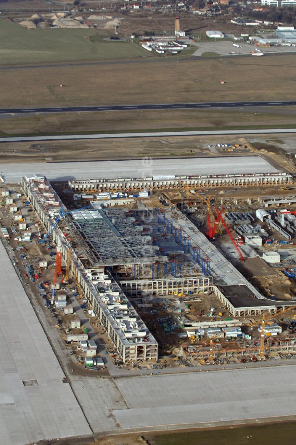 Luftaufnahme Schönefeld - Baustelle Terminal und Bahnhof BBI (SXF) Flughafen Berlin-Schönefeld