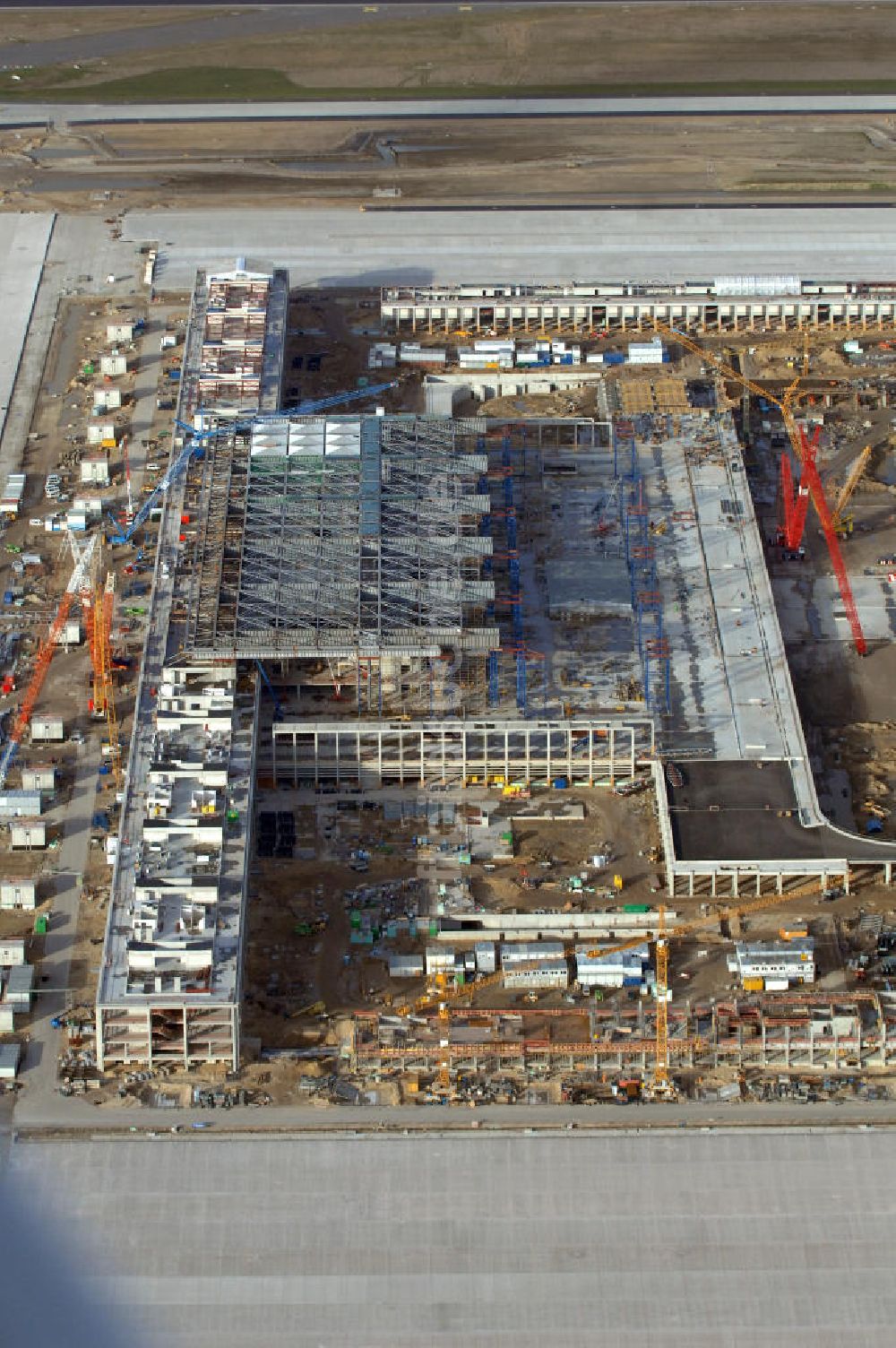 Luftbild Schönefeld - Baustelle Terminal und Bahnhof BBI (SXF) Flughafen Berlin-Schönefeld