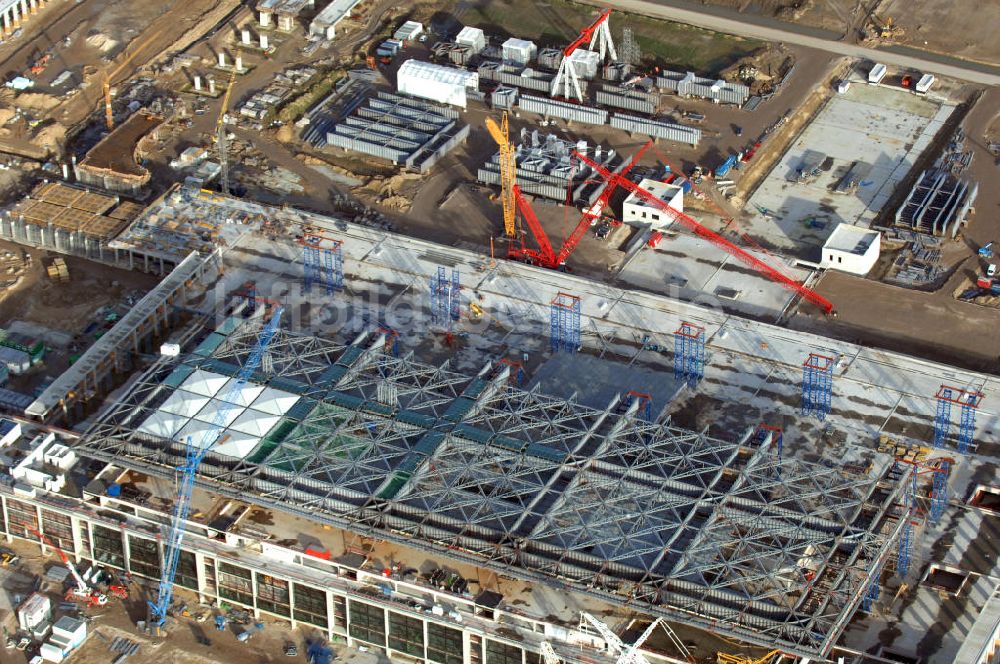 Schönefeld von oben - Baustelle Terminal und Bahnhof BBI (SXF) Flughafen Berlin-Schönefeld