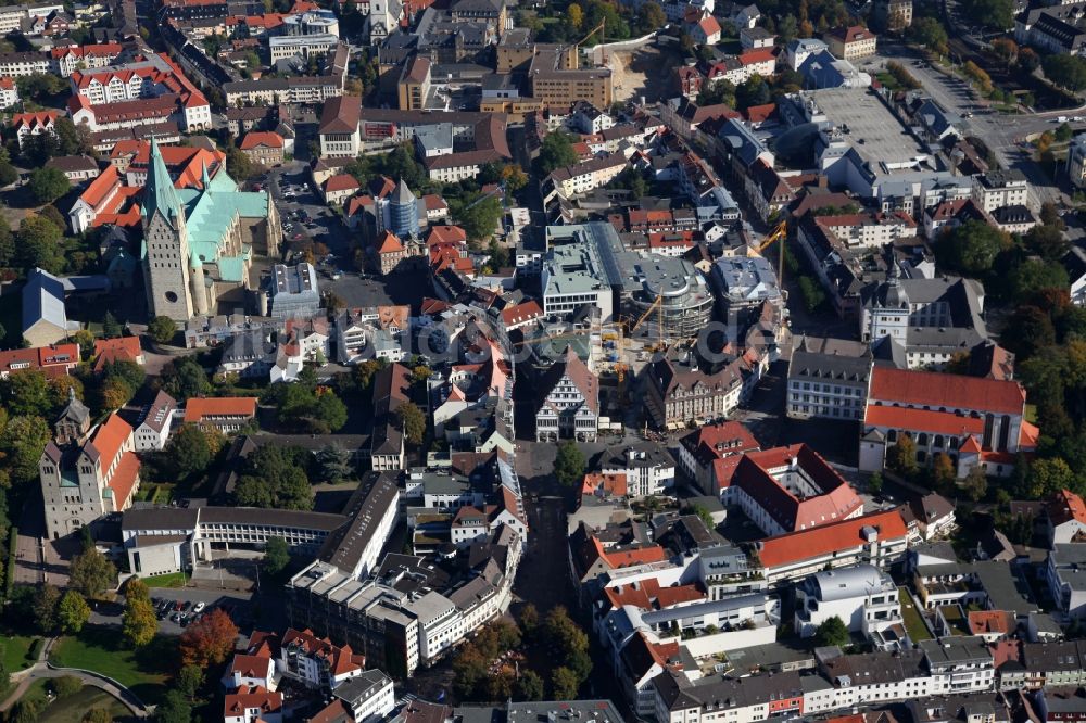 Paderborn von oben - Baustelle des Theaters im Stadtzentrum in Paderborn im Bundesland Nordrhein-Westfalen